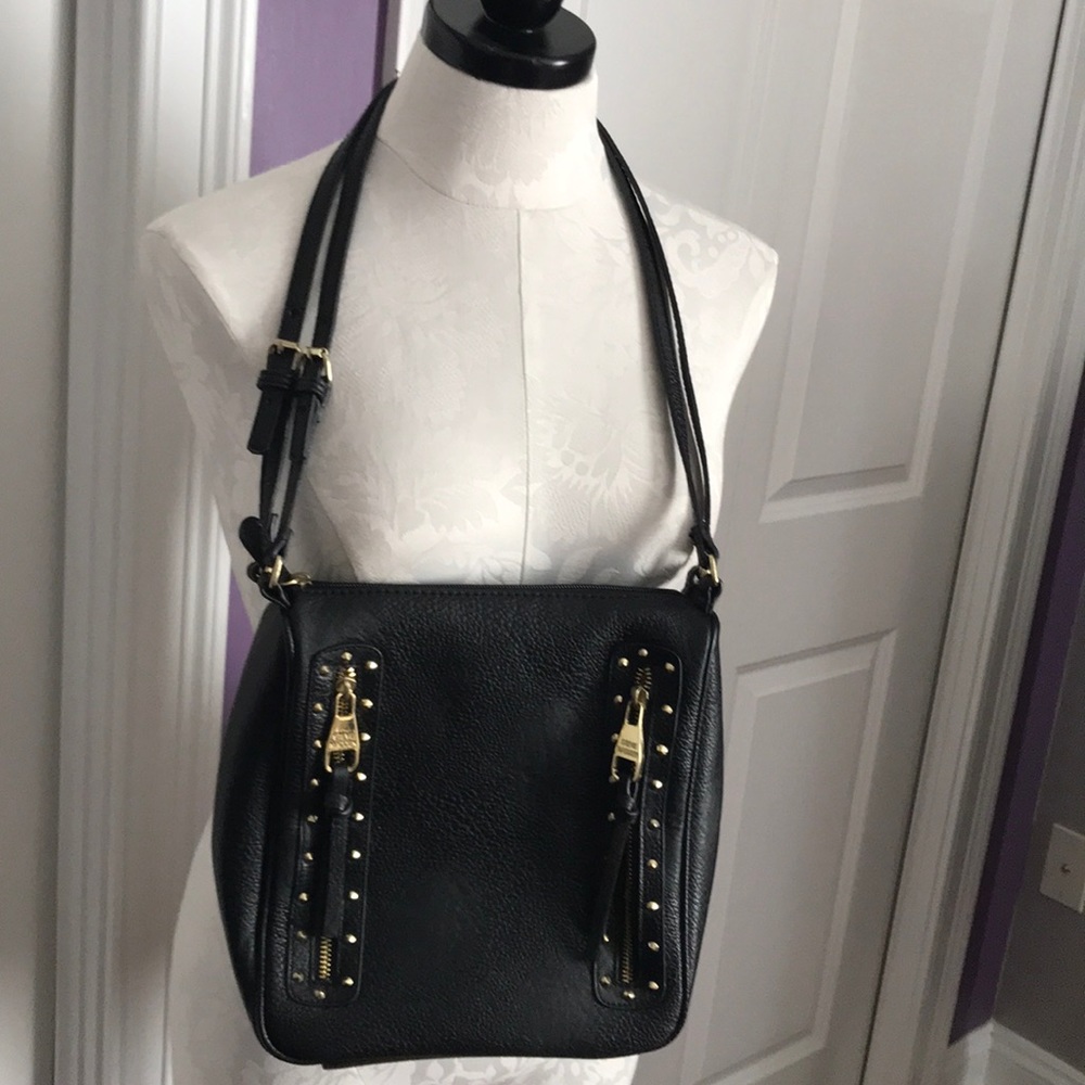 Steve Madden | Black zippered shoulder bag